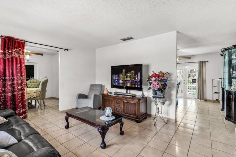 Купить виллу или дом в Майами, Флорида 3 спальни, 141.95м2, № 1957462 - фото 5