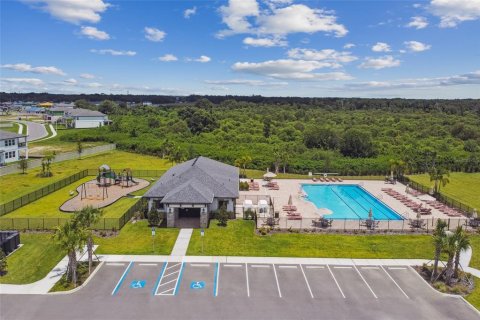 Casa en venta en Zephyrhills, Florida, 3 dormitorios, 212.93 m2 № 1901443 - foto 4