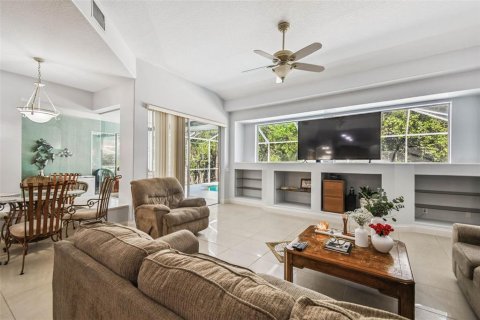 Casa en venta en Tampa, Florida, 4 dormitorios, 311.41 m2 № 1853591 - foto 16