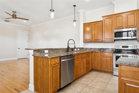 Townhouse in Tampa, Florida 3 bedrooms, 191.84 sq.m. № 1757426 - photo 4