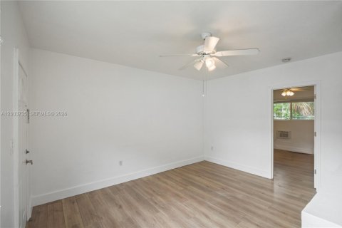 Immobilier commercial à vendre à Miami Beach, Floride: 228.91 m2 № 2252662 - photo 11