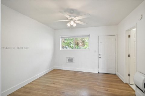 Immobilier commercial à vendre à Miami Beach, Floride: 228.91 m2 № 2252662 - photo 12
