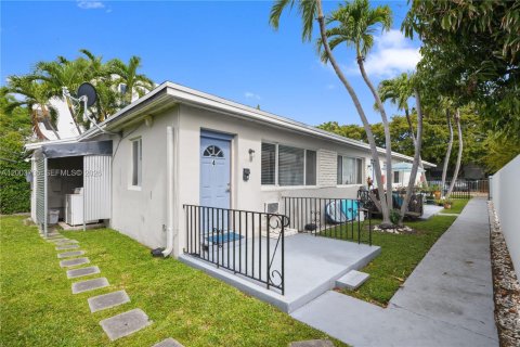Immobilier commercial à vendre à Miami Beach, Floride: 228.91 m2 № 2252662 - photo 2