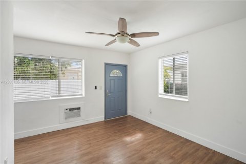 Immobilier commercial à vendre à Miami Beach, Floride: 228.91 m2 № 2252662 - photo 20