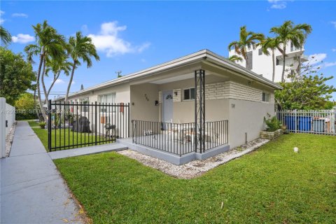Immobilier commercial à Miami Beach, Floride 228.91 m2 № 2252662