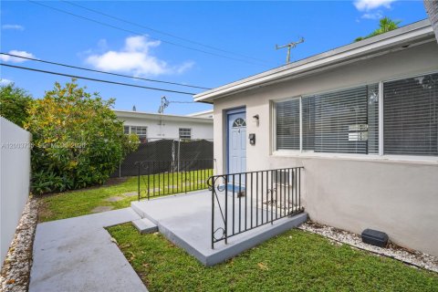Immobilier commercial à vendre à Miami Beach, Floride: 228.91 m2 № 2252662 - photo 5