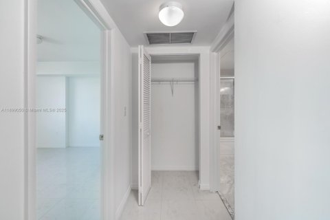 Купить кондоминиум в Майами, Флорида 1 спальня, 70.33м2, № 1954050 - фото 8