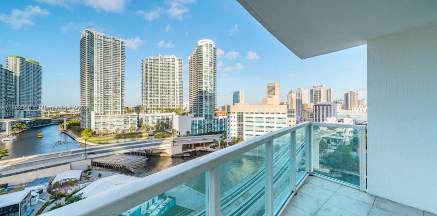 Кондоминиум с 1 спальней в Майами, Флорида № 1954050