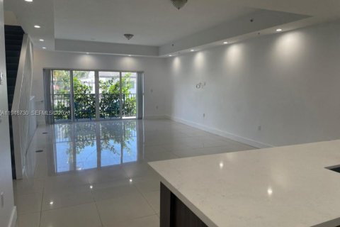 Townhouse in Hollywood, Florida 3 bedrooms, 171.87 sq.m. № 2002915 - photo 3