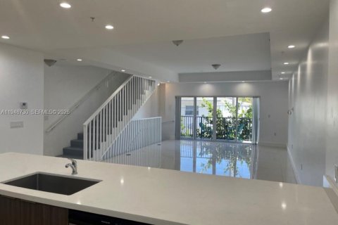 Townhouse in Hollywood, Florida 3 bedrooms, 171.87 sq.m. № 2002915 - photo 6