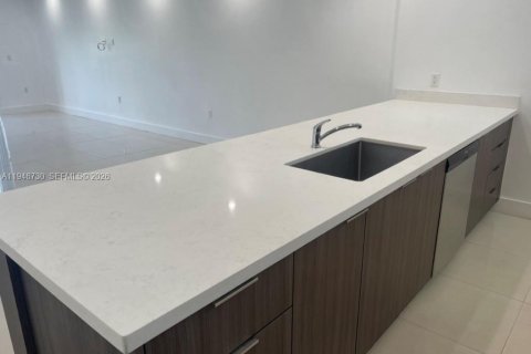 Townhouse in Hollywood, Florida 3 bedrooms, 171.87 sq.m. № 2002915 - photo 7