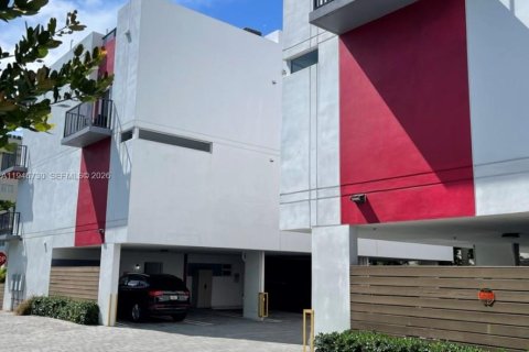 Townhouse in Hollywood, Florida 3 bedrooms, 171.87 sq.m. № 2002915 - photo 10