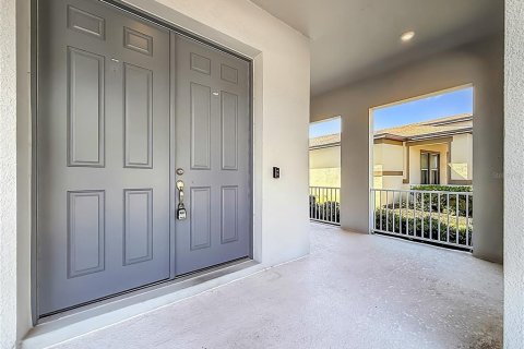 House in Winter Garden, Florida 5 bedrooms, 317.17 sq.m. № 2410158 - photo 10