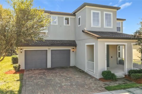 House in Winter Garden, Florida 5 bedrooms, 317.17 sq.m. № 2410158 - photo 2