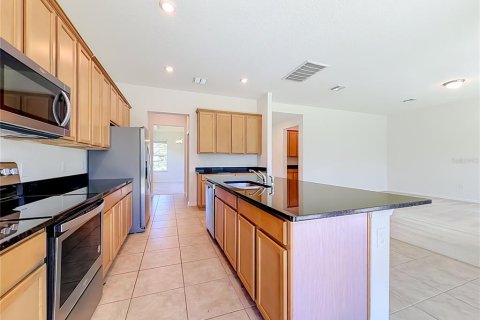 House in Winter Garden, Florida 5 bedrooms, 317.17 sq.m. № 2410158 - photo 15