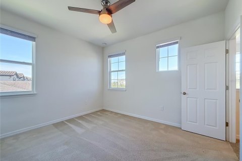 House in Winter Garden, Florida 5 bedrooms, 317.17 sq.m. № 2410158 - photo 24