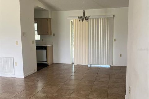 Casa en alquiler en Mount Dora, Florida, 2 dormitorios, 102.75 m2 № 1835346 - foto 3