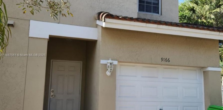 Таунхаус в Санрайз, Флорида 4 спальни, 171.68м2 № 1940891