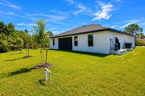 House in Port Charlotte, Florida 4 bedrooms, 169.92 sq.m. № 2233815 - photo 7