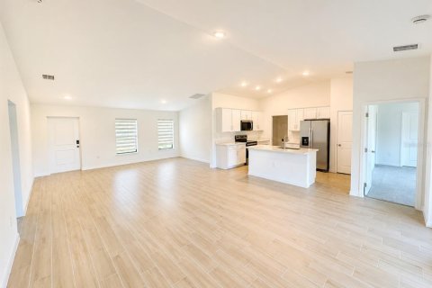 House in Port Charlotte, Florida 4 bedrooms, 169.92 sq.m. № 2233815 - photo 11