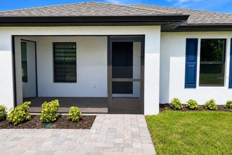 House in Port Charlotte, Florida 4 bedrooms, 169.92 sq.m. № 2233815 - photo 2