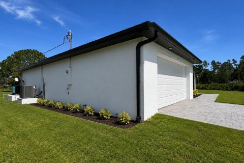 House in Port Charlotte, Florida 4 bedrooms, 169.92 sq.m. № 2233815 - photo 6