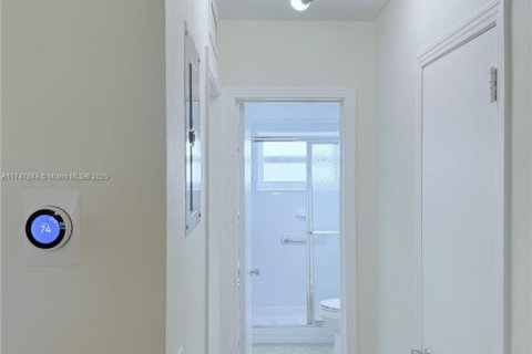 Condominio en venta en Lighthouse Point, Florida, 1 dormitorio, 63.17 m2 № 1863516 - foto 11