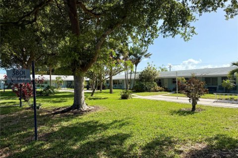 Condominio en venta en Lighthouse Point, Florida, 1 dormitorio, 63.17 m2 № 1863516 - foto 1