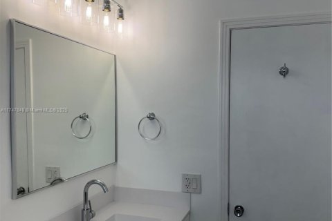 Condominio en venta en Lighthouse Point, Florida, 1 dormitorio, 63.17 m2 № 1863516 - foto 13