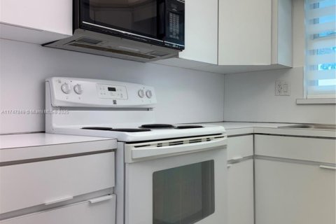 Condominio en venta en Lighthouse Point, Florida, 1 dormitorio, 63.17 m2 № 1863516 - foto 8