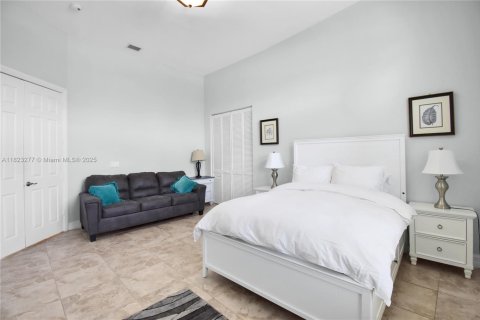 House in Southwest Ranches, Florida 4 bedrooms, 348.57 sq.m. № 1788865 - photo 30