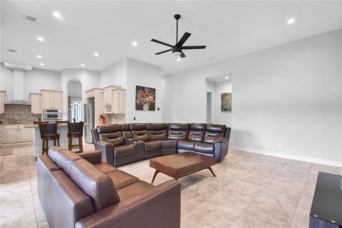 House in Southwest Ranches, Florida 4 bedrooms, 348.57 sq.m. № 1788865 - photo 18