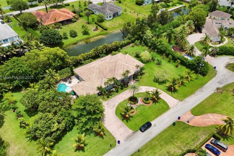 House in Southwest Ranches, Florida 4 bedrooms, 348.57 sq.m. № 1788865 - photo 3