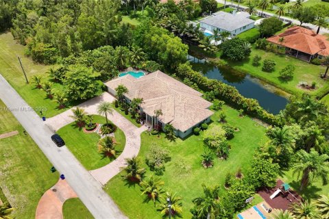House in Southwest Ranches, Florida 4 bedrooms, 348.57 sq.m. № 1788865 - photo 5