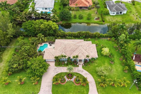 House in Southwest Ranches, Florida 4 bedrooms, 348.57 sq.m. № 1788865 - photo 6