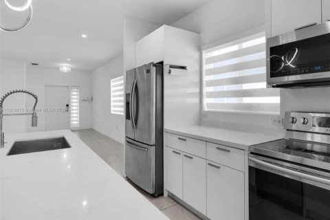 Villa ou maison à louer à Miami, Floride: 3 chambres, 169.73 m2 № 1968500 - photo 5