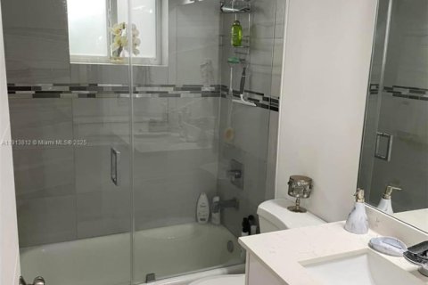 Villa ou maison à louer à Miami, Floride: 3 chambres, 169.73 m2 № 1968500 - photo 17