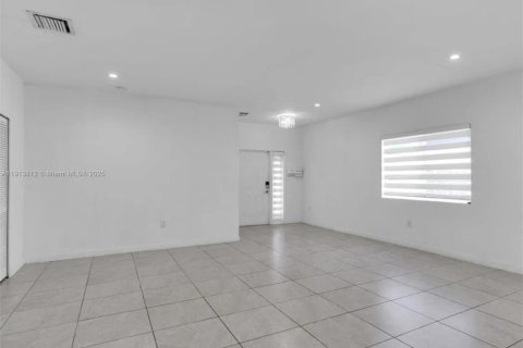 Villa ou maison à louer à Miami, Floride: 3 chambres, 169.73 m2 № 1968500 - photo 3