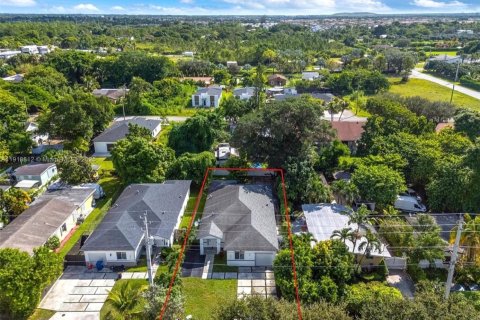 Villa ou maison à louer à Miami, Floride: 3 chambres, 169.73 m2 № 1968500 - photo 2