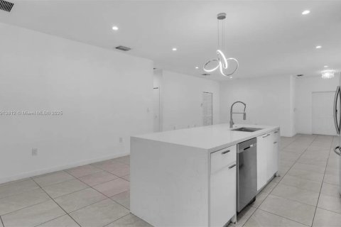 Villa ou maison à louer à Miami, Floride: 3 chambres, 169.73 m2 № 1968500 - photo 8