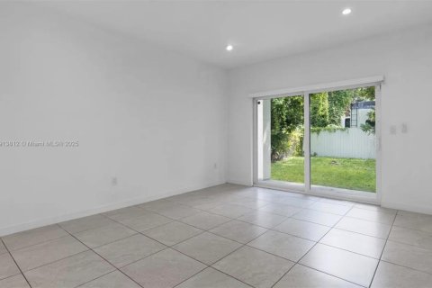 Villa ou maison à louer à Miami, Floride: 3 chambres, 169.73 m2 № 1968500 - photo 4