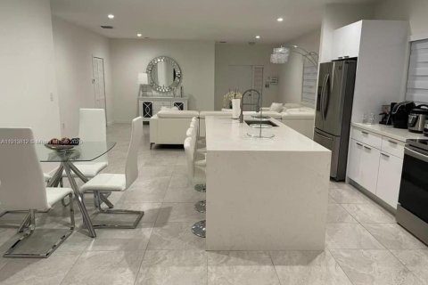 Villa ou maison à louer à Miami, Floride: 3 chambres, 169.73 m2 № 1968500 - photo 14