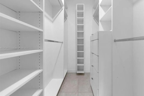 Villa ou maison à louer à Miami, Floride: 3 chambres, 169.73 m2 № 1968500 - photo 9