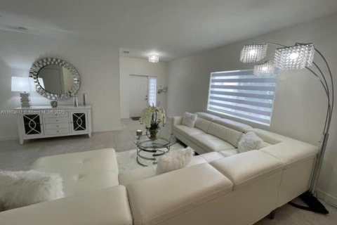 Villa ou maison à louer à Miami, Floride: 3 chambres, 169.73 m2 № 1968500 - photo 11