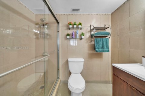 Condo in Hollywood, Florida, 1 bedroom  № 2069543 - photo 18