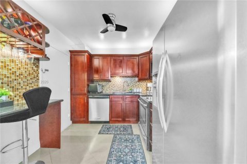 Condo in Hollywood, Florida, 1 bedroom  № 2069543 - photo 8
