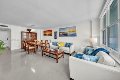 Condo in Hollywood, Florida, 1 bedroom  № 2069543 - photo 7