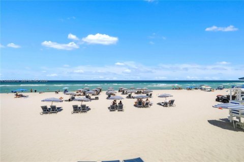 Condo in Hollywood, Florida, 1 bedroom  № 2069543 - photo 30