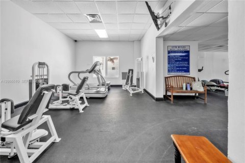 Condo in Hollywood, Florida, 1 bedroom  № 2069543 - photo 24