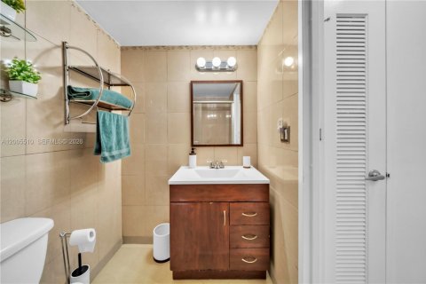 Condo in Hollywood, Florida, 1 bedroom  № 2069543 - photo 17